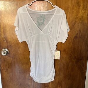 Derek Heart White V-Neck Tunic Top